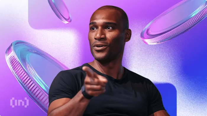 People Are Lining Up To Buy Gold – Is Bitcoin Losing Retail Demand?